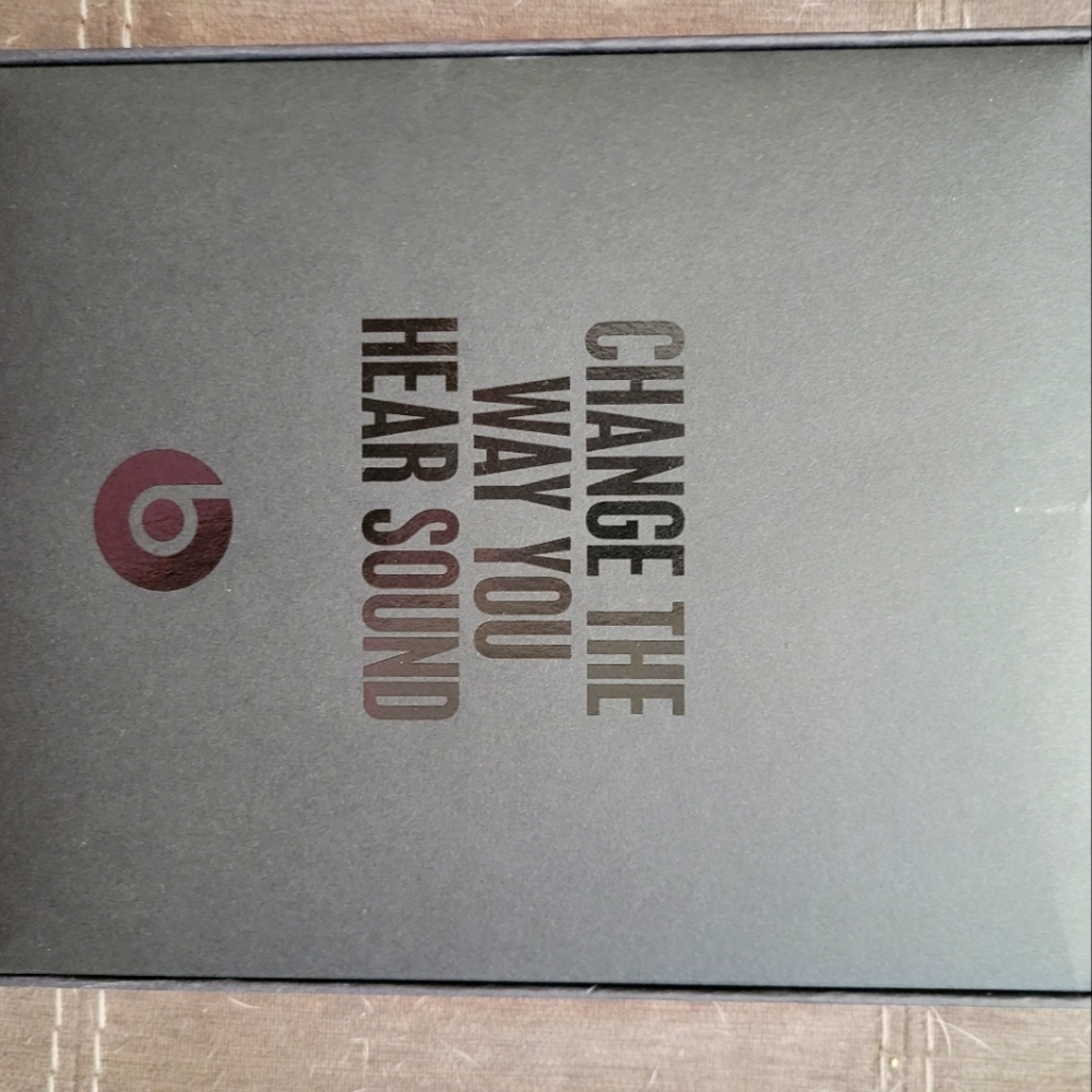 Beats Solo 3 headphones - Picture 4 of 6